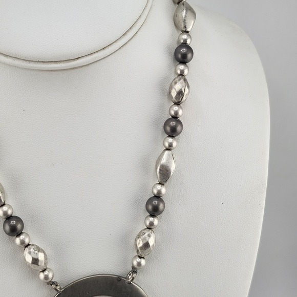 Silver Tone Circle Pendant‎ Beaded Necklace - Picture 2 of 5